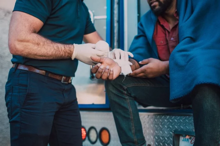6 Things You Need To Know If You Get Injured On A Summer Vacation