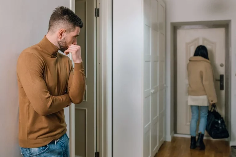Did Your Girlfriend Break Up With You? Here’s How To Change Her Mind