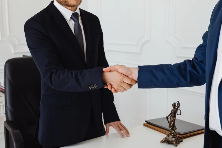 Looking For An Attorney? Here Are 6 Useful Tips  