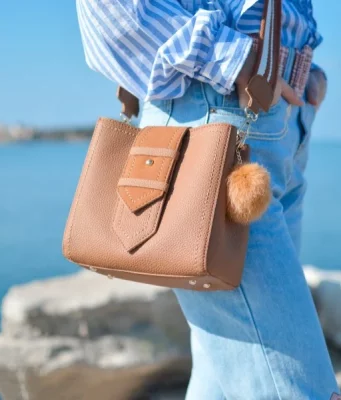 Easy Tips To Accessorise Your Office Outfit