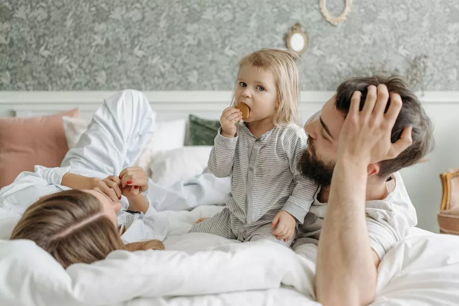 Family s therapy. Фото детско родительские отношения. Семья проснулась фото.