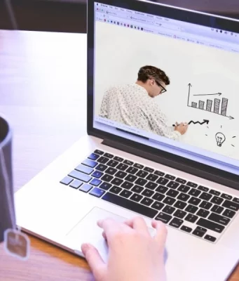 How To Use Online Courses To Land A Job In The Field Of Finance