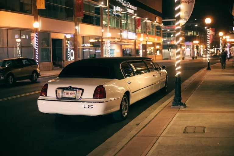 5 Essential Factors To Consider Before Renting A Limo