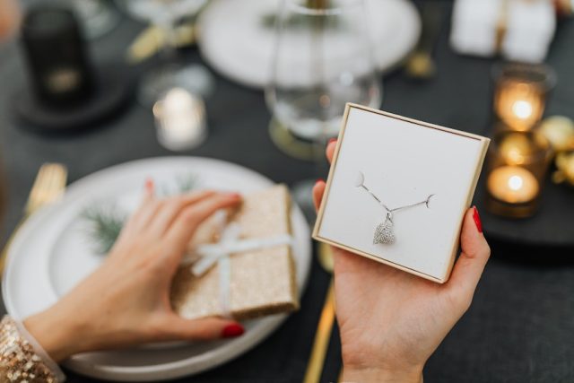 What Type Of Jewelry Makes The Perfect Gift