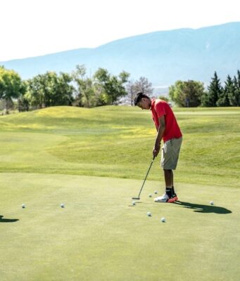 How To Keep Yourself Protected From The Elements On The Golf Course