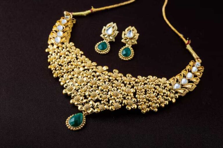 What Makes a Necklace the Ultimate Fashion Statement?