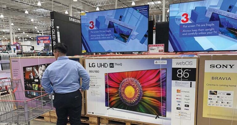 U.S. Inflation Rises in May as Consumer Spending Declines for First Time Since January